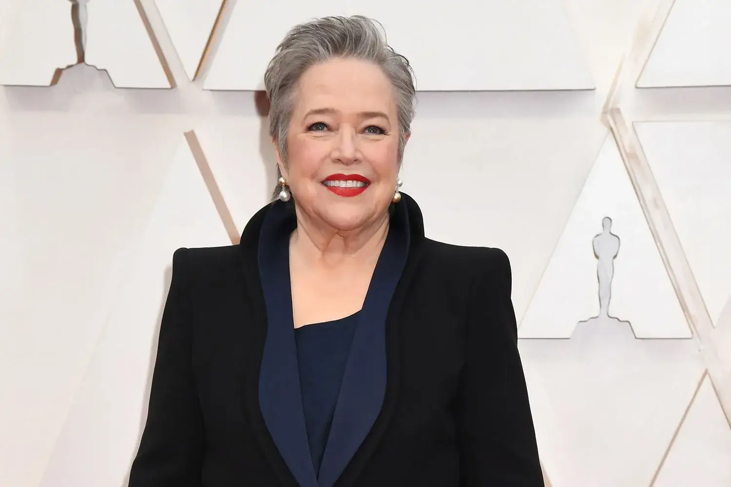 Kathy Bates reveals she got her 'feelings really hurt' early in her career: 'I’d get on a plane and fly home' Cover image
