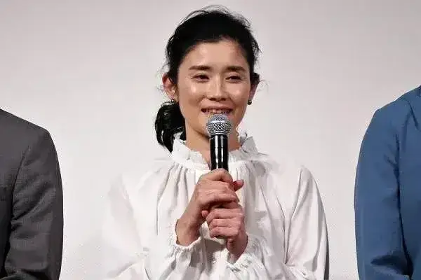 「報道されるべきニュースが…」菜々緒、木下優樹菜ら千葉の被災状況発信 石田ひかりの行動力に感謝の声 | リアルライブ イラスト
