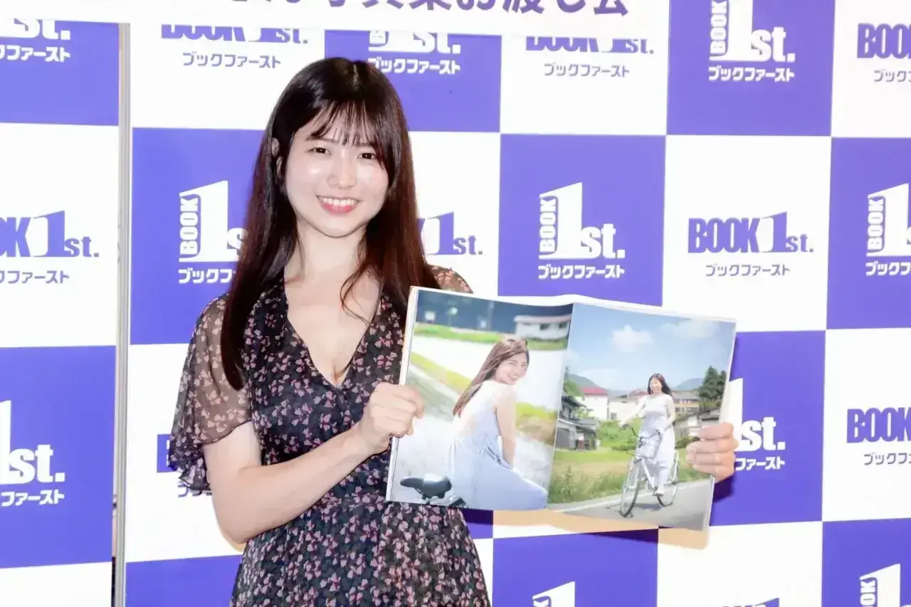 グラドル鈴原りこ、30歳写真集でヌードを披露「前に一歩踏み出すために」  | リアルライブ イラスト
