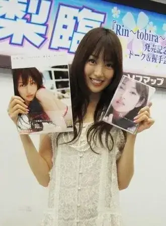 次々に脚光浴びるNHK朝ドラ俳優・女優たち 今度は高梨臨がブレイクか!? | リアルライブ イラスト