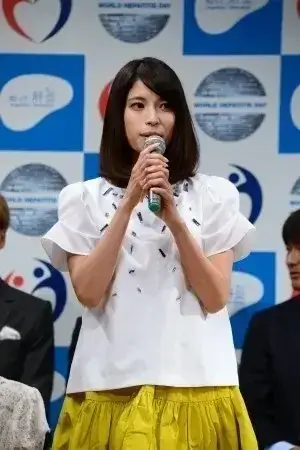 上原多香子、仕事復帰せざるを得ない状況に？ 暴走した夫は今後の仕事ゼロか | リアルライブ イラスト