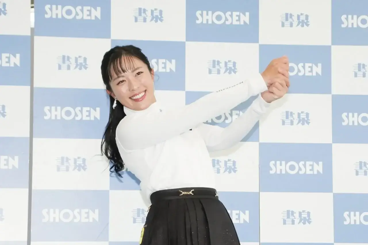 レッスンプロ小澤美奈瀬、全裸でゴルフスイング！ 2nd写真集もグラドル顔負けポージング披露 | リアルライブ イラスト