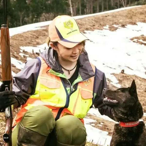 ホリエモンは「何が悪いのか」 杉本彩が代表の動物愛護団体、“獣肉の前で白目”の町議会議員に辞職申し入れ | リアルライブ イラスト