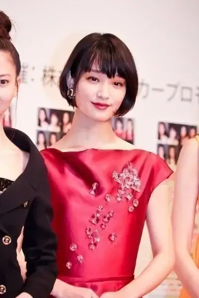 剛力彩芽の“意味深”インスタ投稿、前澤社長の影響？ 「スーパーポジティブ」に陰り | リアルライブ イラスト