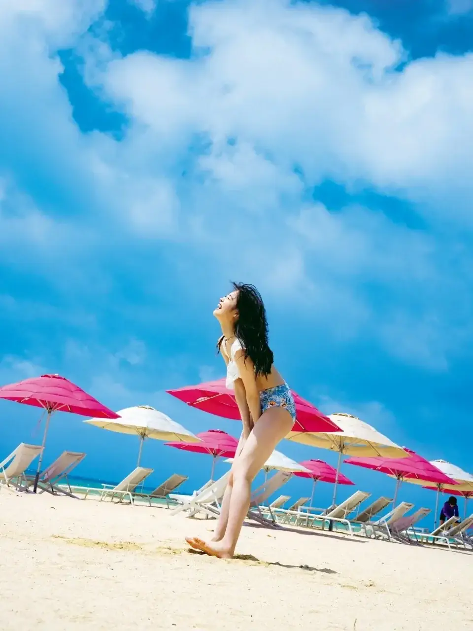 髙橋ひかる、2nd写真集で“苦手”な撮影にも挑戦！ 美脚がまぶしい水着姿などオトナショットも披露 | リアルライブ イラスト