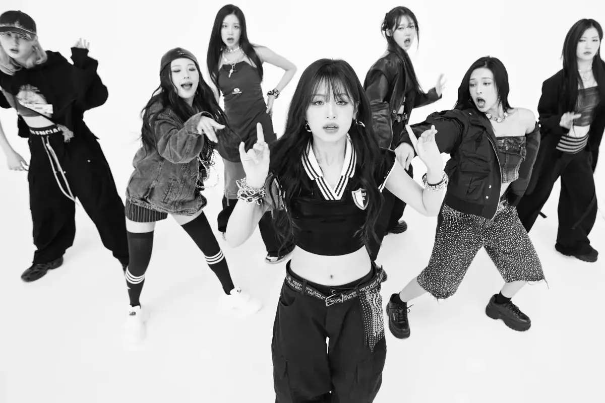 Watch: BABYMONSTER Reveals Choreo For "CLIK CLAK" With Powerful Performance Video 표지 이미지